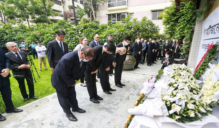 Diplomats pay tribute to Holey Artisan attack victims
