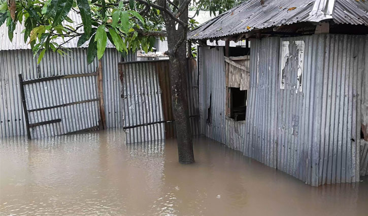 Fresh flood in Kurigram; 20,000 people marooned