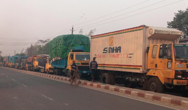 6km-long tailback at Daulatdia ferry terminal
