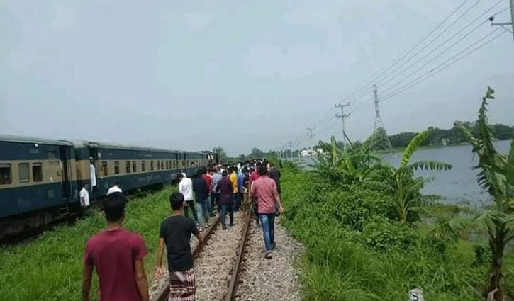 Three killed as train hits them in Gazipur