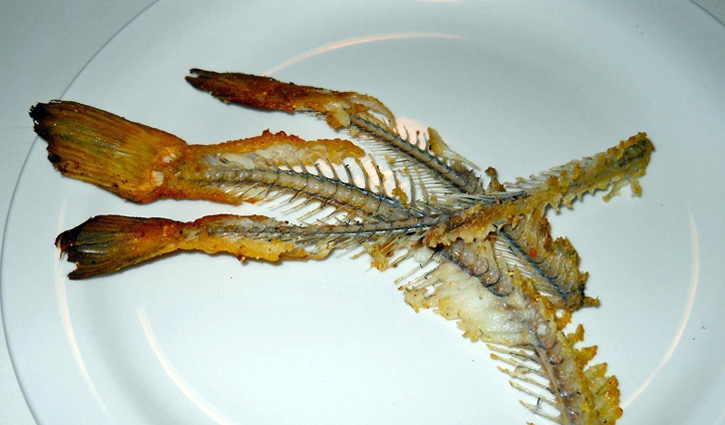 গলা থেকে মাছের কাঁটা নামানোর উপায়