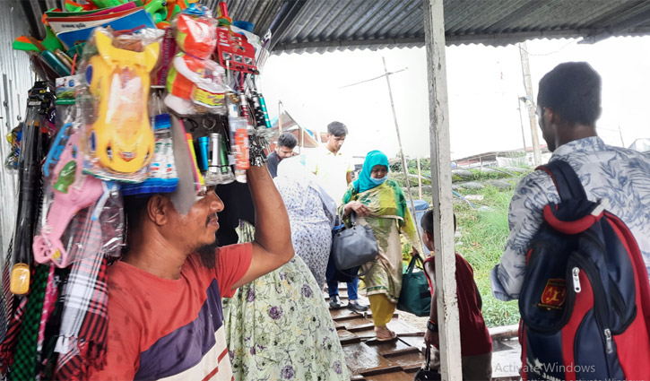 পদ্মা সেতু: আনন্দে ভাসছেন হকার-ঘাট শ্রমিকরাও