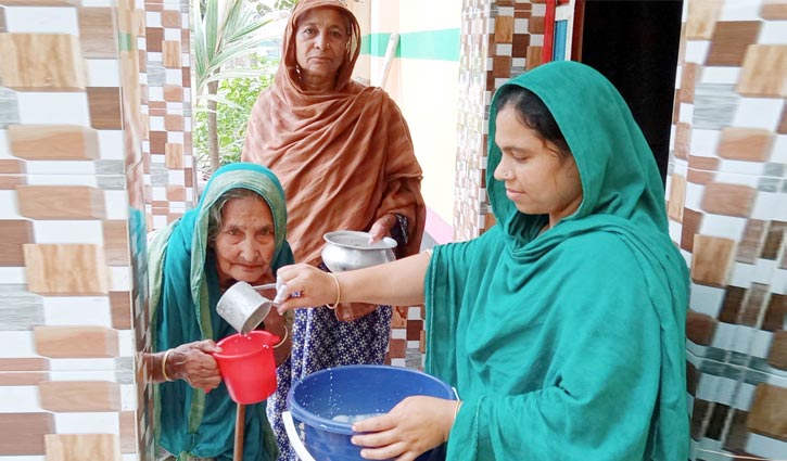 রমজানে প্রতিদিন ২০ লিটার দুধ গরিবদের দেন জলিল