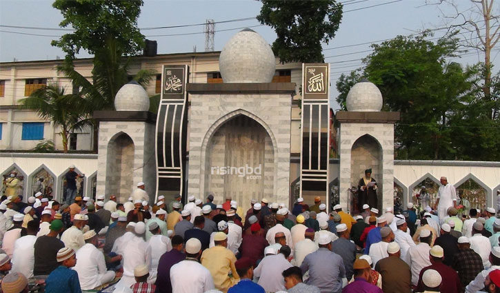মৌলভীবাজারে ঈদের জামাতে মানুষের ঢল মৌলভীবাজারে ঈদের জামাতে মানুষের ঢল