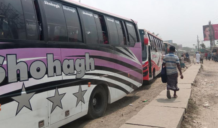 দৌলতদিয়ায় পণ্যবাহী ট্রাকের দীর্ঘসারি