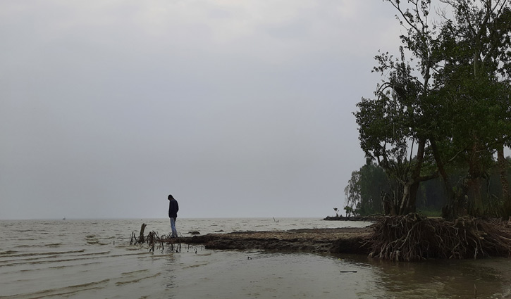 যে সৈকতে গর্জন তোলে না সমুদ্রের ঢেউ