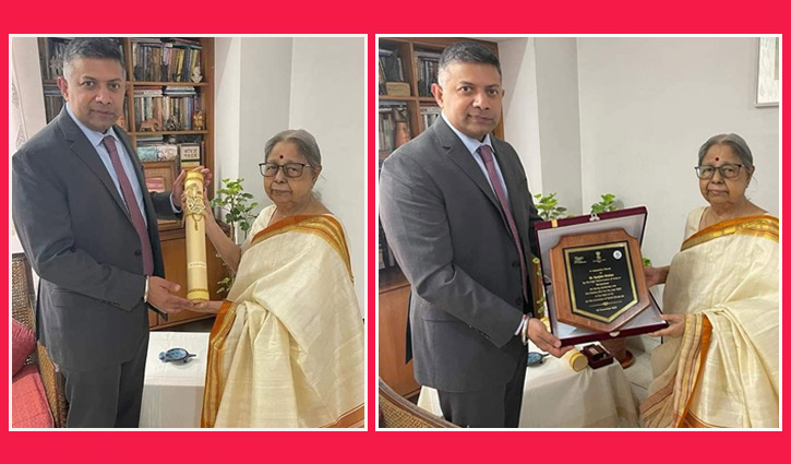 সনজীদা খাতুনকে পদ্মশ্রী পুরস্কার হস্তান্তর