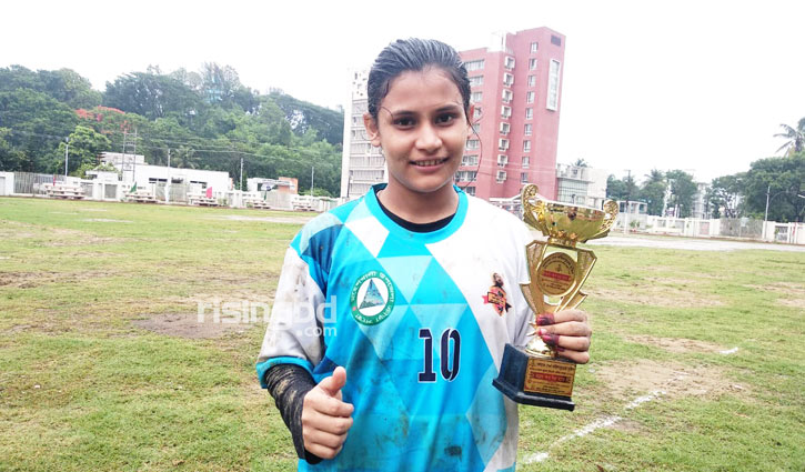 জাতীয় দলে খেলতে চান ফুটবলার সুমাইয়া