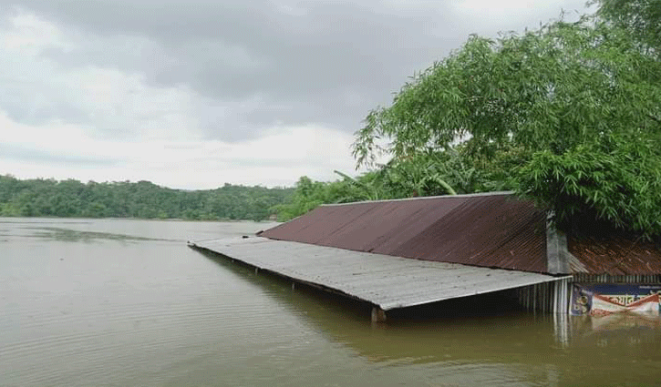 সিলেটে বন্যা পরিস্থিতির অবনতি, নির্ঘুম রাত পার সিলেটে বন্যা পরিস্থিতির অবনতি, নির্ঘুম রাত পার