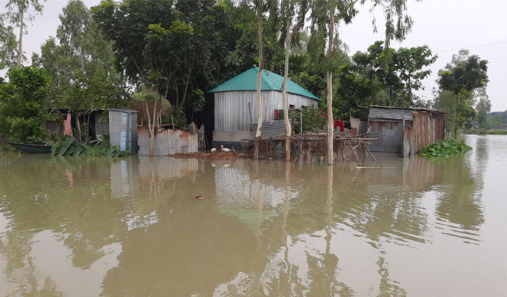বন্যায় বিভিন্ন রোগে আক্রান্ত ১০৭৭৪ জন বন্যায় বিভিন্ন রোগে আক্রান্ত ১০৭৭৪ জন