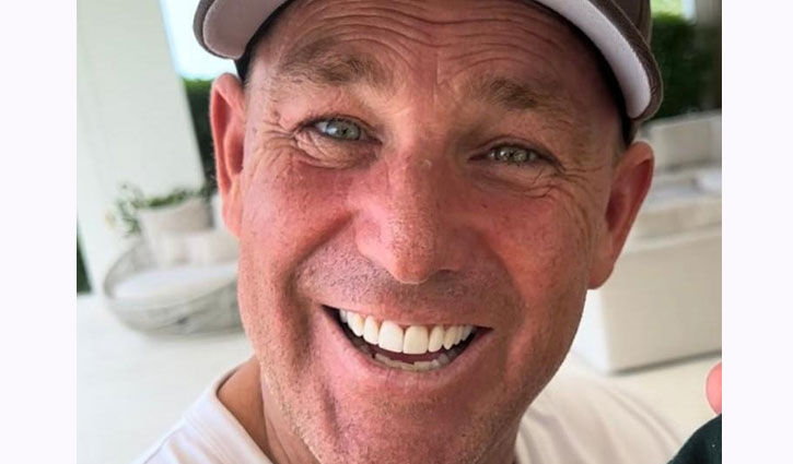 জীবনের শেষ ছবিতেও হাস্যোজ্জ্বল ওয়ার্ন