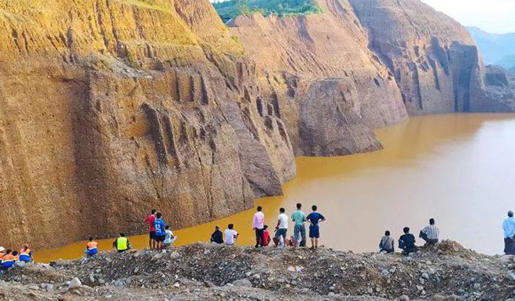 মিয়ানমারে পাথর খনিতে ধস, নিহত ২৫