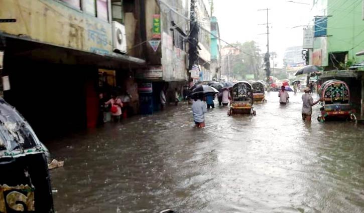 অতি বর্ষণে আবারও ডুবেছে চট্টগ্রাম