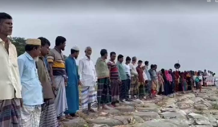মেঘনার তীর রক্ষা বাঁধ বাস্তবায়নের দাবিতে মানববন্ধন
