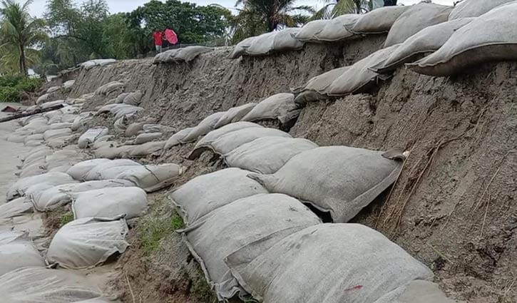 গৈয়াতলা বেড়িবাঁধে আবারও ভাঙন: আতঙ্কে ১০ হাজার মানুষ