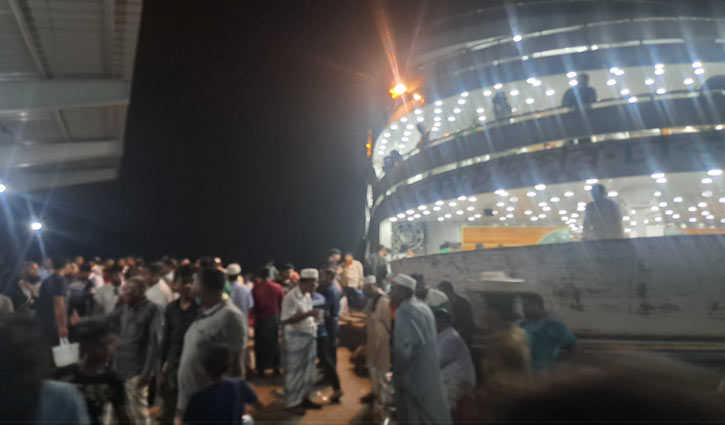 চাঁদপুরে থেকে সরাসরি বরিশালগামী লঞ্চ না থাকায়..