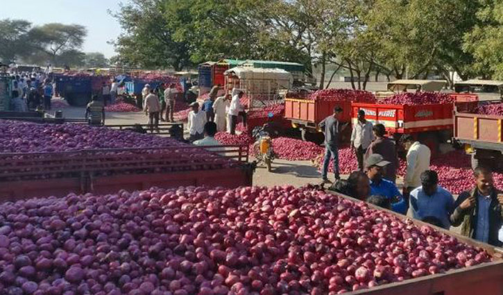 India imposes 40% tariff on onion export