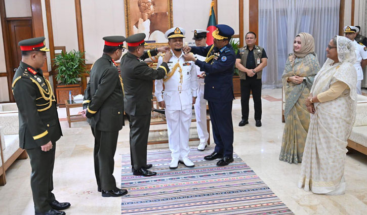 Navy chief adorned with Admiral rank badge
