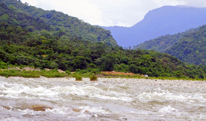 সাদাপাথরে গোসলে নেমে প্রাণ গেলো পর্যটকের