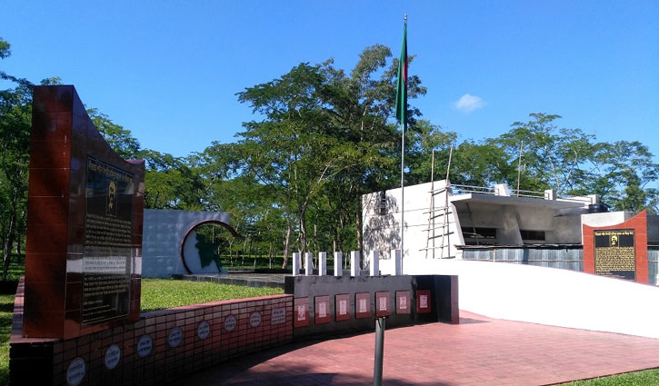 বীরশ্রেষ্ঠ হামিদুর রহমান স্মৃতিসৌধে