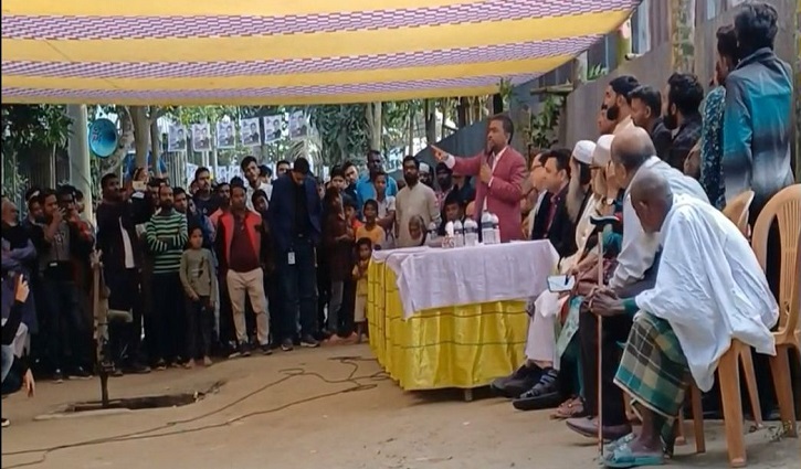 টাঙ্গাইলে নৌকা প্রতীকে ভোট চাইলেন বিএনপি নেতা