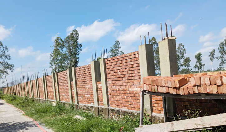 জবির নতুন ক্যাম্পাসের সীমানা প্রাচীর নির্মাণে ধীরগতি