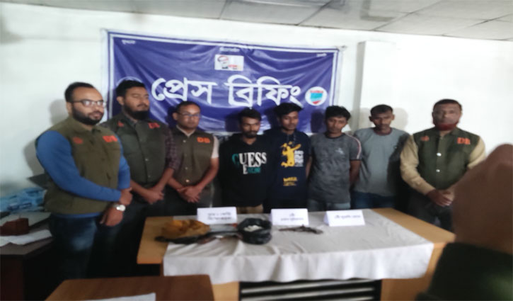 যশোরে অস্ত্র বিস্ফোরকসহ ৪ চরমপন্থী সদস্য আটক