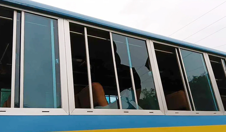 খুবির বাসে হামলা ও ভাঙচুর, আহত ২