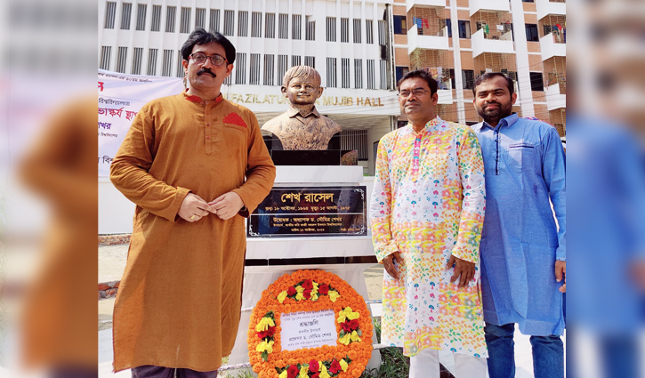 শেখ রাসেলের আবক্ষ ভাস্কর্য তৈরি করলেন মণিন্দ্র