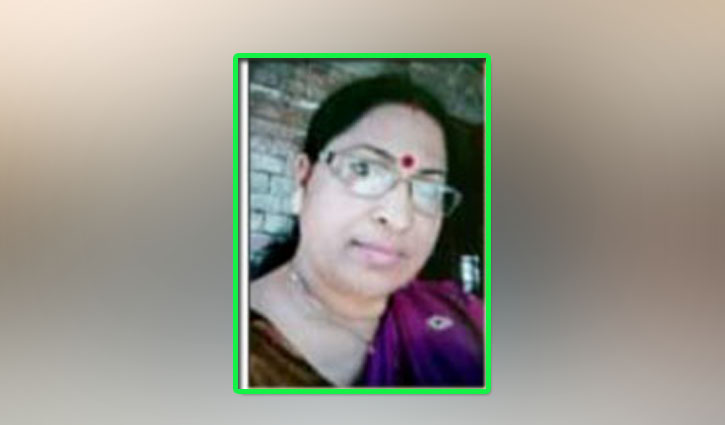 খুলনায় স্কুল শিক্ষিকা ভারতে, তবুও নিয়মিত হাজিরা খাতায় স্বাক্ষর