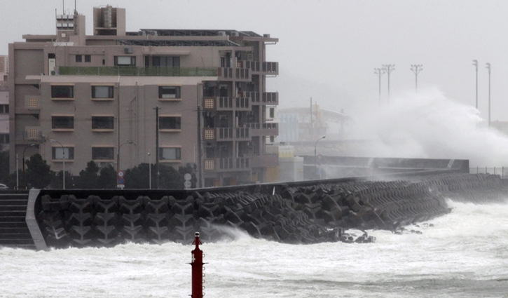 Japan quake: Tsunami alerts also issued for North Korea, Russia