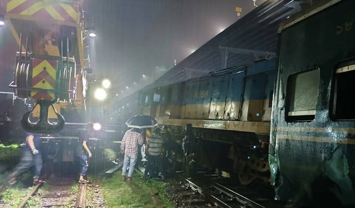 ঢাকার সঙ্গে সারা দেশের রেল যোগাযোগ বন্ধ