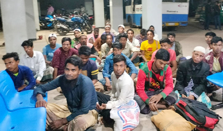 ক্যাম্প থেকে পালানোর সময় ৩০ রোহিঙ্গা আটক