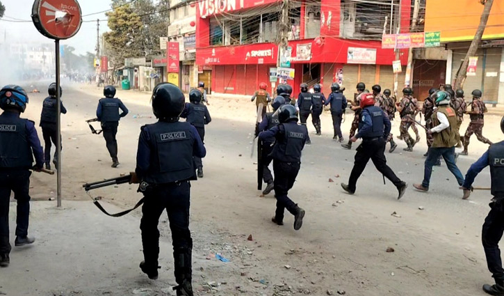 আহমদিয়াদের ওপর হামলায় পঞ্চগড়ে ১০ মামলা, গ্রেপ্তার ১৩০