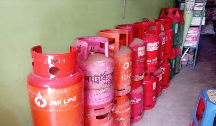 শেরপুরে নির্ধারিত দামে বিক্রি হচ্ছে না এলপি গ্যাস