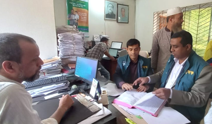 চট্টগ্রামে জন্মনিবন্ধন জালিয়াতি ধরতে দুদকের অভিযান চট্টগ্রামে জন্মনিবন্ধন জালিয়াতি ধরতে দুদকের অভিযান