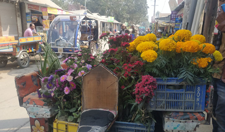 ভালোবাসা দিবসে ফুল বিক্রি হয়েছে গ্রামেও