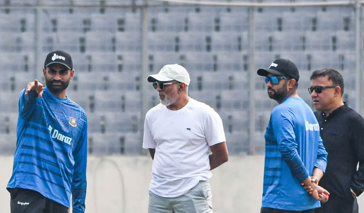 ব‌্যস্ততায় কাটলো হাথুরুসিংহের প্রথম দিন