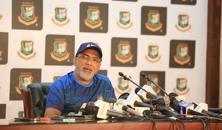 ২০২৩ বিশ্বকাপ নিকটে, এখনই বাংলাদেশের দায়িত্ব নেওয়ার সেরা সময়: হাথুরুসিংহে