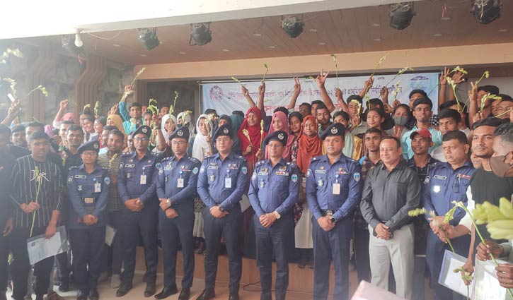 ১২০ টাকায় পুলিশে চাকরি পেলেন ২০৬ প্রার্থী