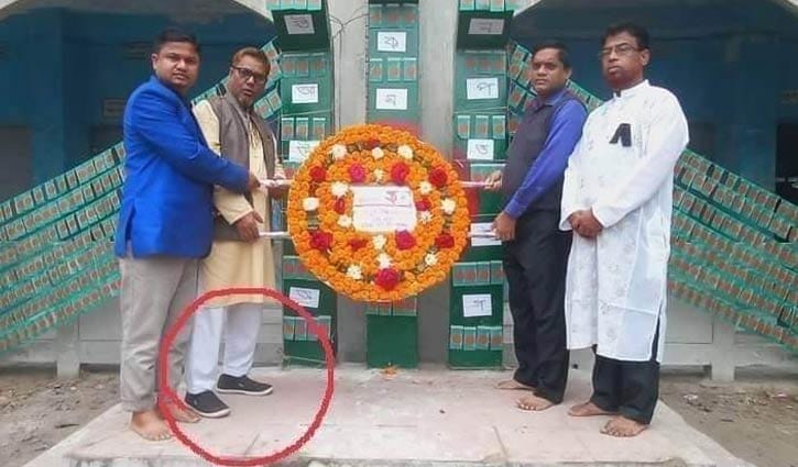 জুতা পায়ে শহিদ বেদীতে প্রধান শিক্ষক