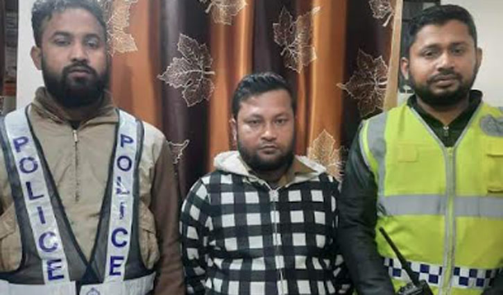 এক মাসের সাজায় ৭ মাস পলাতক থাকার পর ধরা 