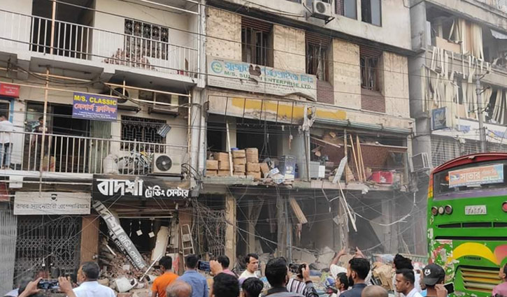 গুলিস্তানে ভবনে বিস্ফোরণ, উদ্ধারকাজে ফায়ার সার্ভিসের ১১ ইউনিট