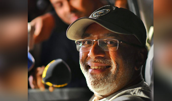 ‘বাংলাদেশের মানুষদের সবসময় পছন্দ’-বিমানবন্দরে নেমেই হাথুরুসিংহে