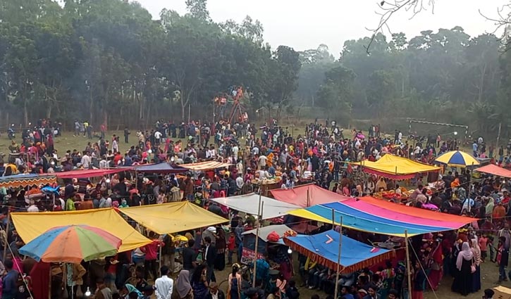 শত বছরের গ্রামীন মেলায় উৎসবের আমেজ