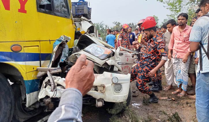 বাসের ধাক্কায় পিকআপ গাড়ির চালক নিহত 