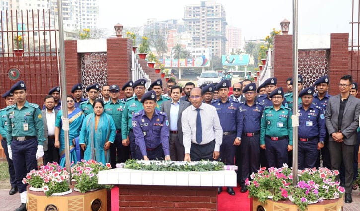 বঙ্গবন্ধুর প্রতিকৃতিতে পুলিশ সার্ভিস অ্যাসোসিয়েশনের শ্রদ্ধা
