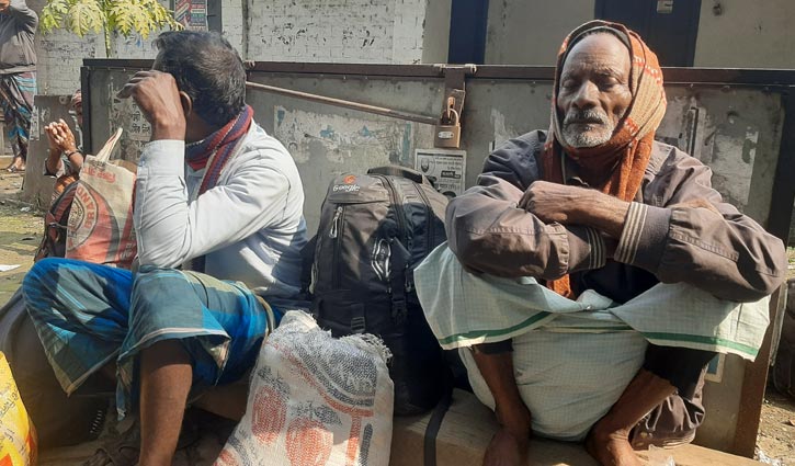 শ্রম বেচাকেনার ‘হাট’ শ্রম বেচাকেনার ‘হাট’
