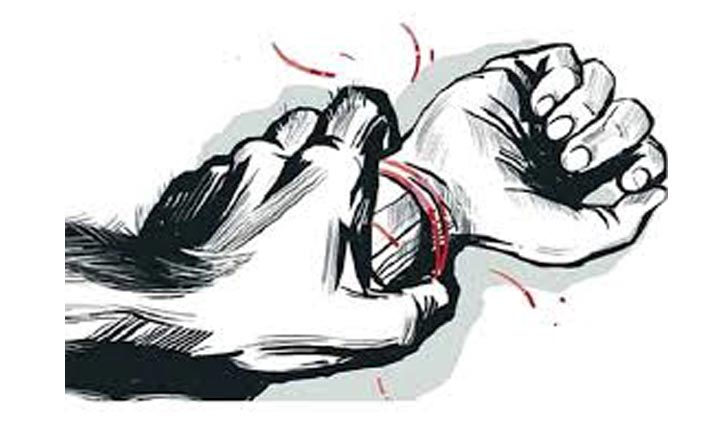 প্রেমিকাকে ডেকে বন্ধুদের নিয়ে রাতভর ধর্ষণ