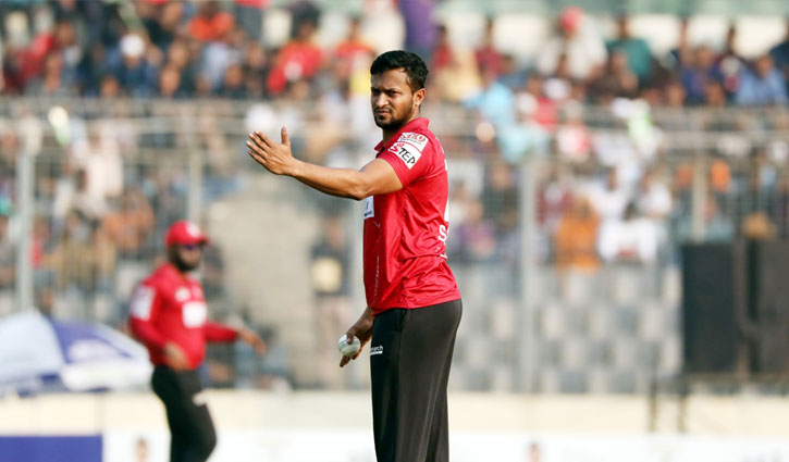 বিপিএলের মাঝে ওমরাহ পালনে সাকিব বিপিএলের মাঝে ওমরাহ পালনে সাকিব